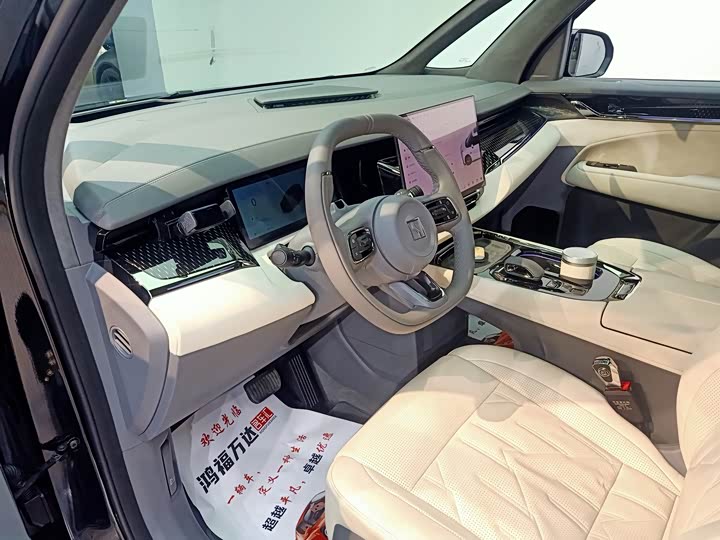 Zeekr 009 2024 2024款 六座行政版四驱 108kWh