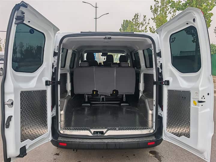 Ford Transit 2023 2023款 2.0T柴油手动多功能商用车中轴低顶5/6座
