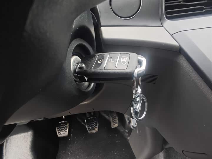 Ford Transit 2023 2023款 2.0T柴油手动多功能商用车中轴低顶5/6座