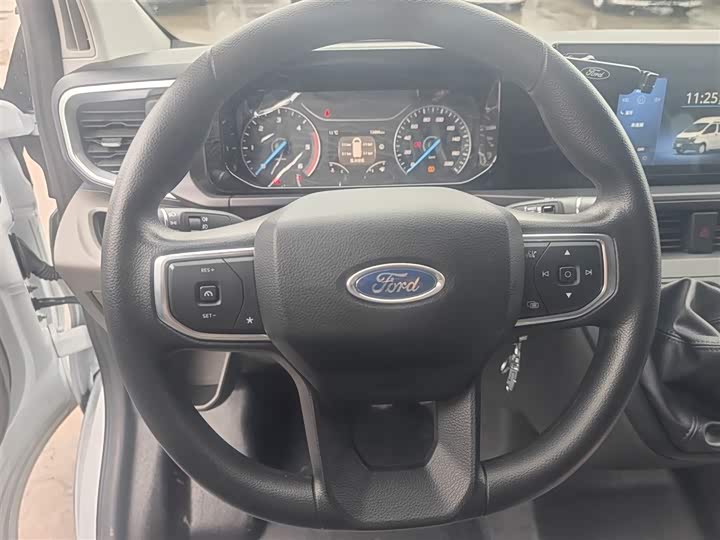 Ford Transit 2023 2023款 2.0T柴油手动多功能商用车中轴低顶5/6座
