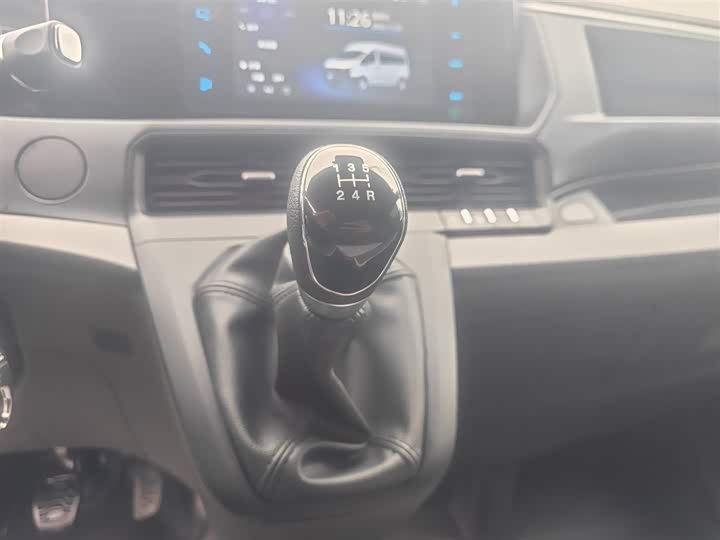 Ford Transit 2023 2023款 2.0T柴油手动多功能商用车中轴低顶5/6座