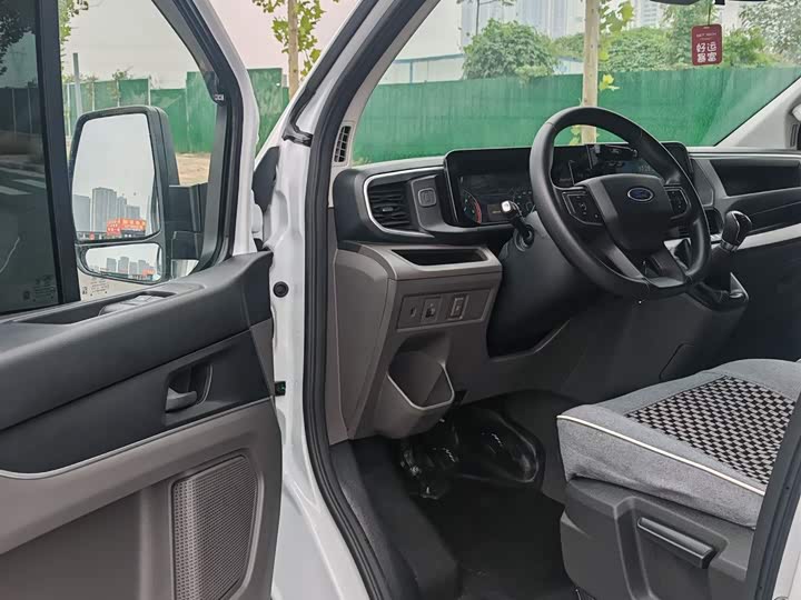 Ford Transit 2023 2023款 2.0T柴油手动多功能商用车中轴低顶5/6座