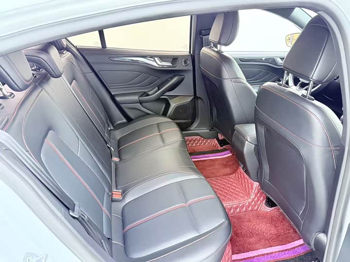 Ford Focus 2022 2022款 三厢 EcoBoost 180 自动ST Line
