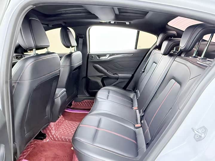 Ford Focus 2022 2022款 三厢 EcoBoost 180 自动ST Line