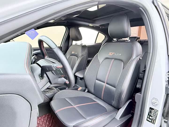 Ford Focus 2022 2022款 三厢 EcoBoost 180 自动ST Line