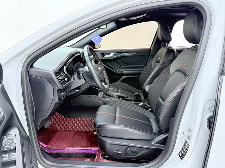 Ford Focus 2022 2022款 三厢 EcoBoost 180 自动ST Line