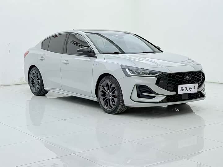 Ford Focus 2022 2022款 三厢 EcoBoost 180 自动ST Line