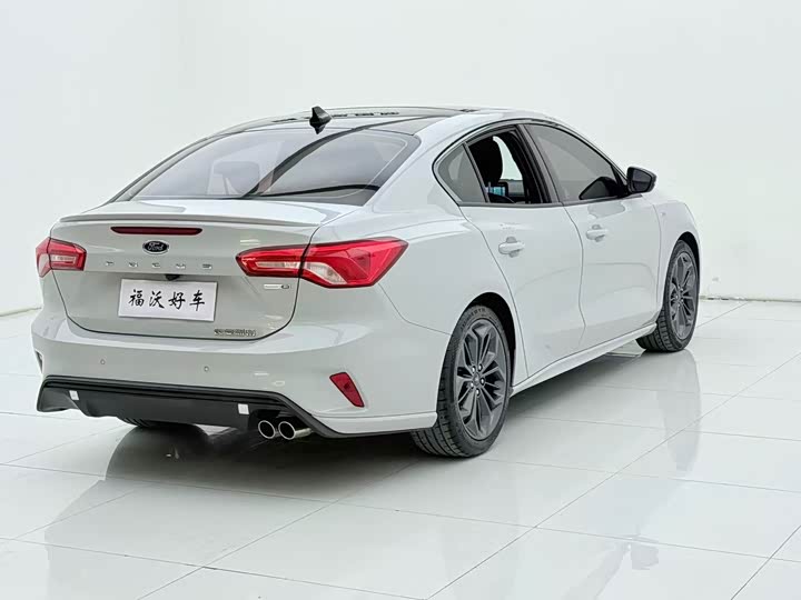 Ford Focus 2022 2022款 三厢 EcoBoost 180 自动ST Line