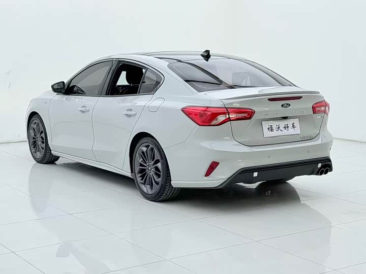 Ford Focus 2022 2022款 三厢 EcoBoost 180 自动ST Line