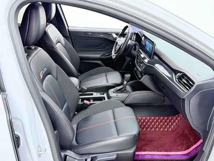 Ford Focus 2022 2022款 三厢 EcoBoost 180 自动ST Line