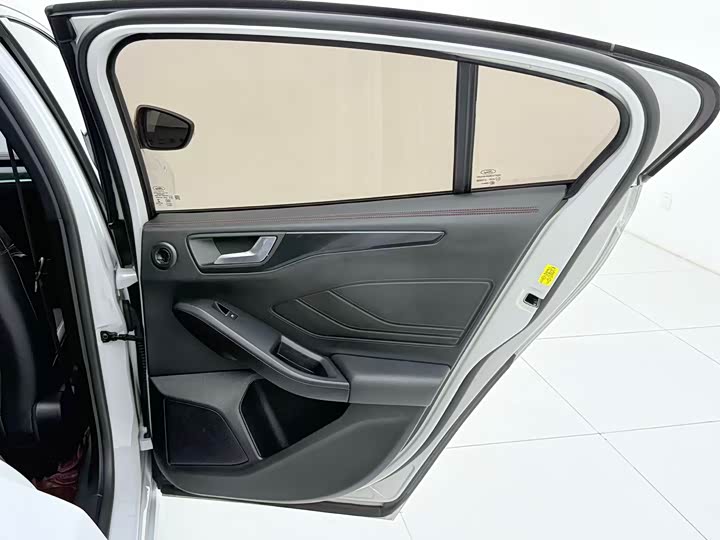 Ford Focus 2022 2022款 三厢 EcoBoost 180 自动ST Line