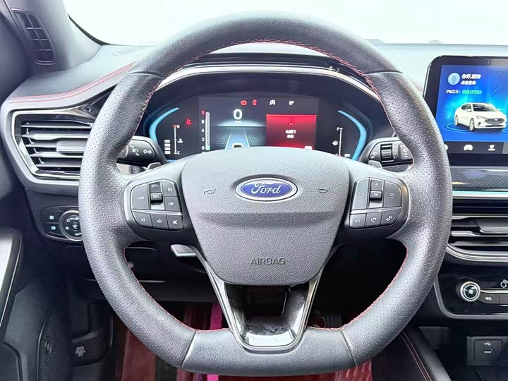 Ford Focus 2022 2022款 三厢 EcoBoost 180 自动ST Line