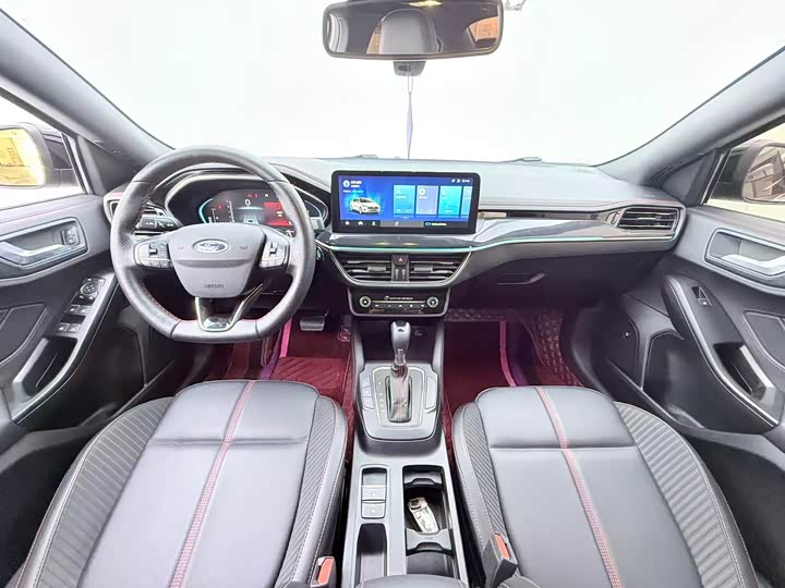 Ford Focus 2022 2022款 三厢 EcoBoost 180 自动ST Line