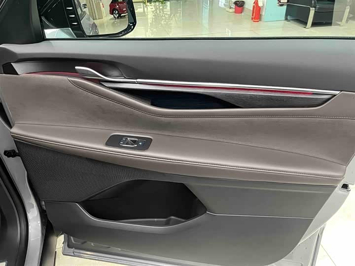 Ford Edge 2025 2025款 锐界L 2.0T EcoBoost E混动四驱七座至尊型