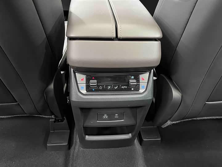 Ford Edge 2025 2025款 锐界L 2.0T EcoBoost E混动四驱七座至尊型