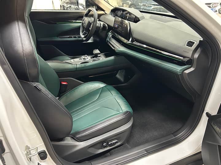 Changan UNI-V Hybrid 2024 2024款 蓝鲸智电iDD 136km 智尊型