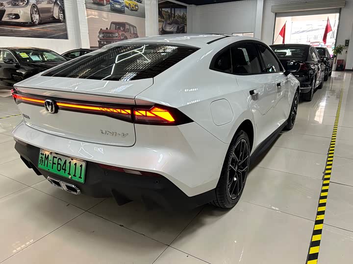 Changan UNI-V Hybrid 2024 2024款 蓝鲸智电iDD 136km 智尊型