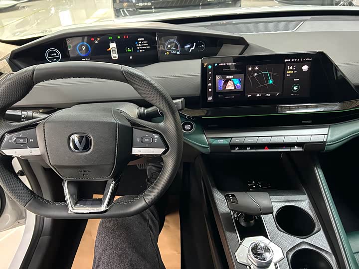 Changan UNI-V Hybrid 2024 2024款 蓝鲸智电iDD 136km 智尊型