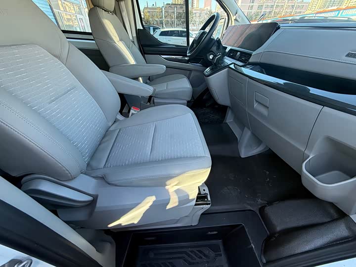 Ford Transit 2023 2023款 2.0T汽油自动多功能商用车短轴低顶5/6座