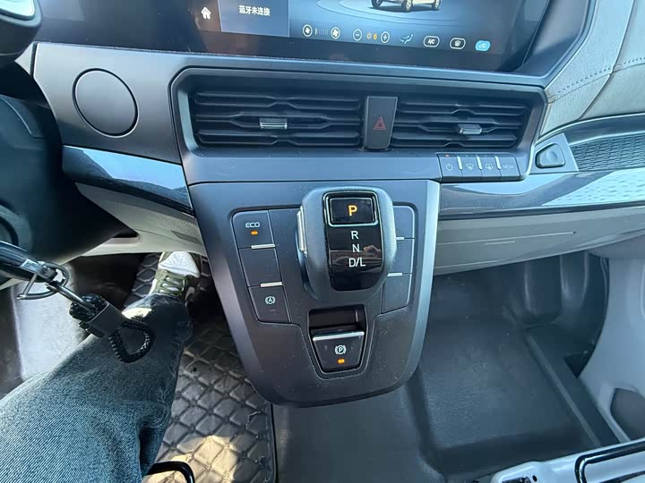 Ford Transit 2023 2023款 2.0T汽油自动多功能商用车短轴低顶5/6座