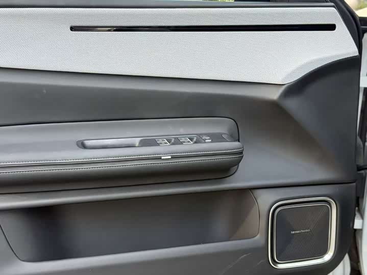 Polestar 4 2024 2024款 双电机长续航PLUS 双星互联版