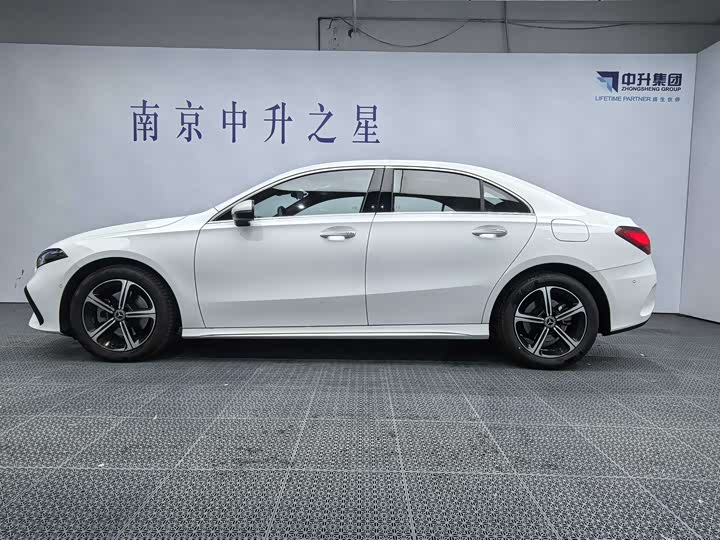 Mercedes-Benz A-Class 2024 2024款 改款 A 200 L 时尚型