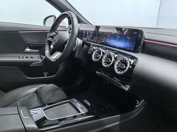 Mercedes-Benz A-Class 2024 2024款 改款 A 200 L 时尚型