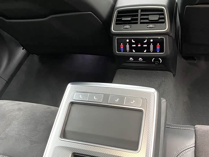 Audi A7L 2024 2024款 45 TFSI quattro 奢享型