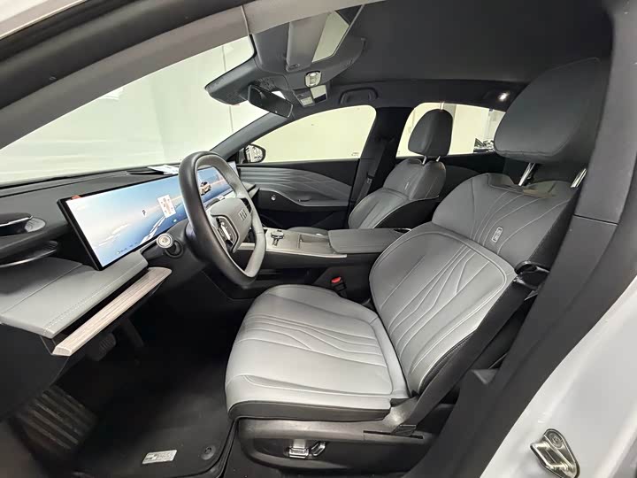 Geely Galaxy E8 2024 2024款 550km 后驱龙腾版