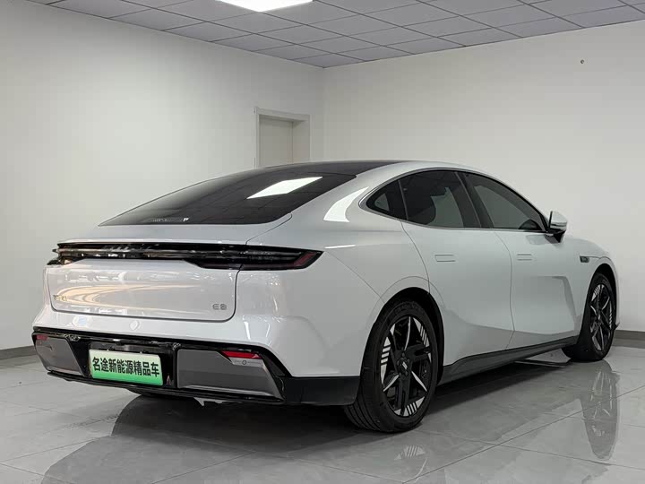 Geely Galaxy E8 2024 2024款 550km 后驱龙腾版