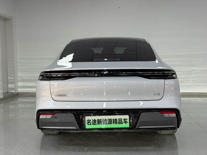 Geely Galaxy E8 2024 2024款 550km 后驱龙腾版