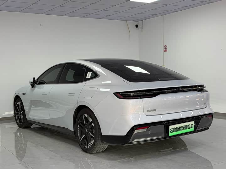 Geely Galaxy E8 2024 2024款 550km 后驱龙腾版