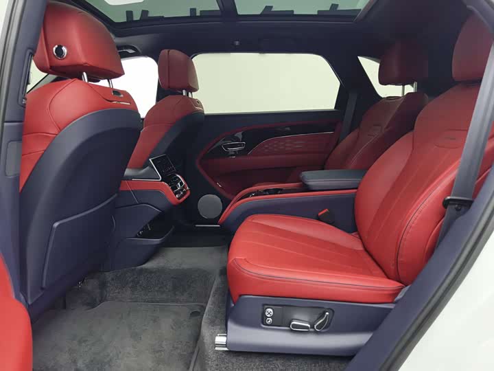 Bentley Bentayga 2023 2023款 4.0T V8 长轴距雅度版