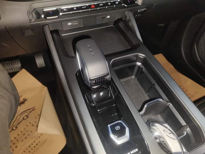 Geely Okavango L 2024 2024款 2.0T DCT尊贵型