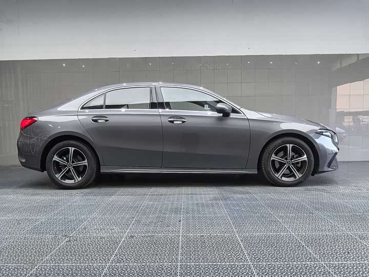 Mercedes-Benz A-Class 2025 2025款 A 200 L 时尚型