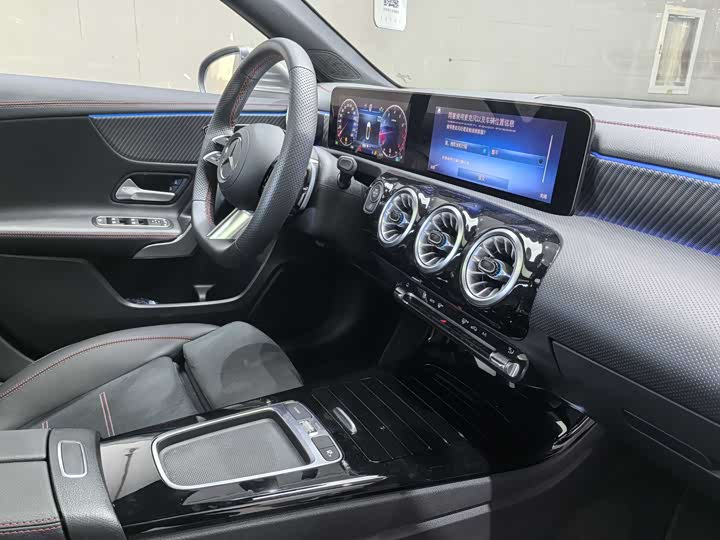 Mercedes-Benz A-Class 2025 2025款 A 200 L 时尚型