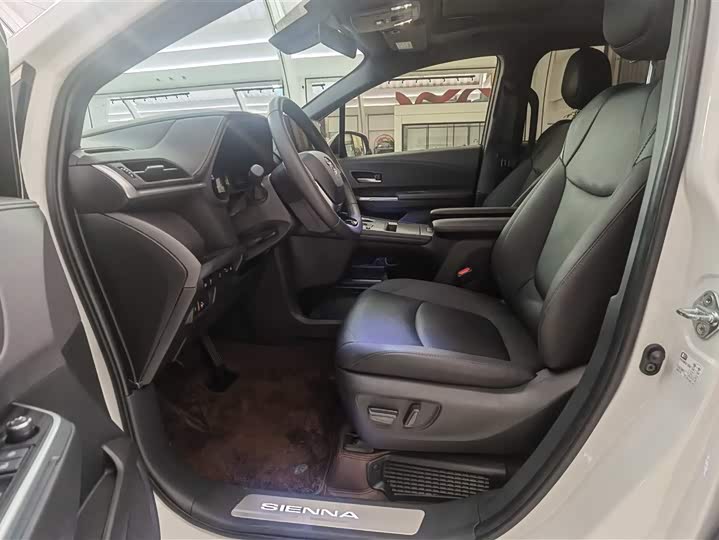 Toyota Sienna 2024 2024款 2.5L混动 四驱尊贵版