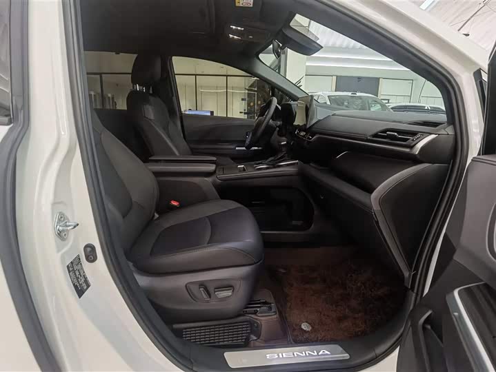 Toyota Sienna 2024 2024款 2.5L混动 四驱尊贵版