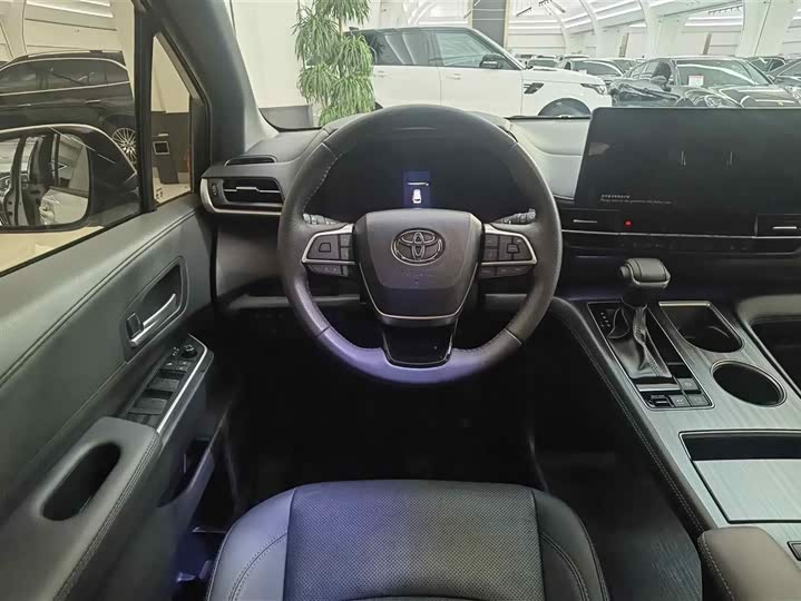 Toyota Sienna 2024 2024款 2.5L混动 四驱尊贵版