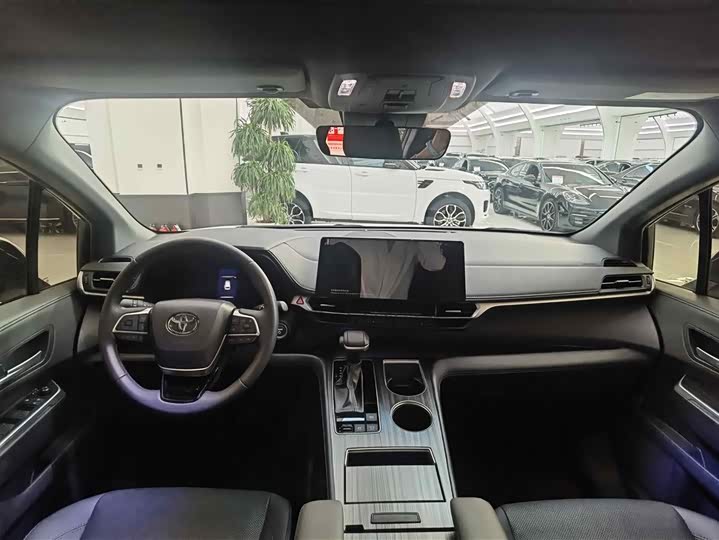 Toyota Sienna 2024 2024款 2.5L混动 四驱尊贵版