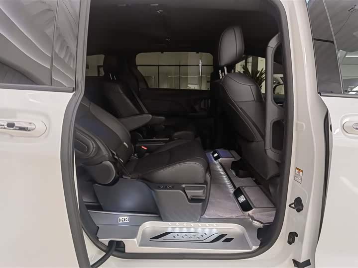 Toyota Sienna 2024 2024款 2.5L混动 四驱尊贵版