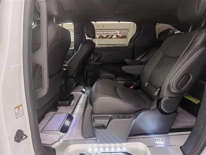 Toyota Sienna 2024 2024款 2.5L混动 四驱尊贵版
