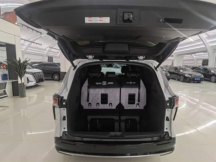 Toyota Sienna 2024 2024款 2.5L混动 四驱尊贵版