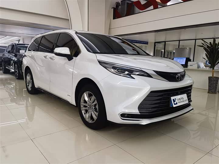 Toyota Sienna 2024 2024款 2.5L混动 四驱尊贵版