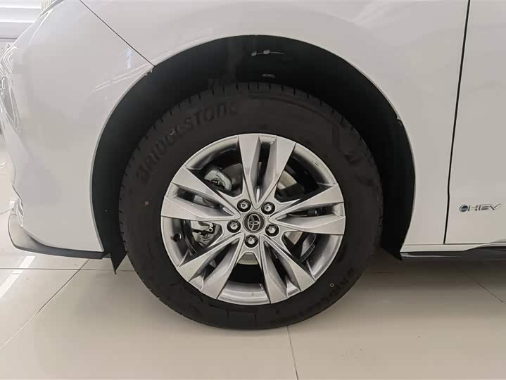 Toyota Sienna 2024 2024款 2.5L混动 四驱尊贵版
