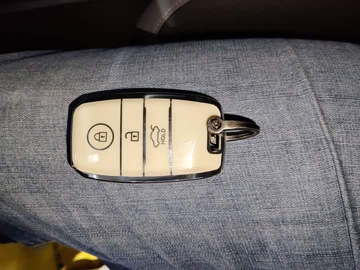 Kia KX1 2021 2021款 1.4L CVT趣享天窗款