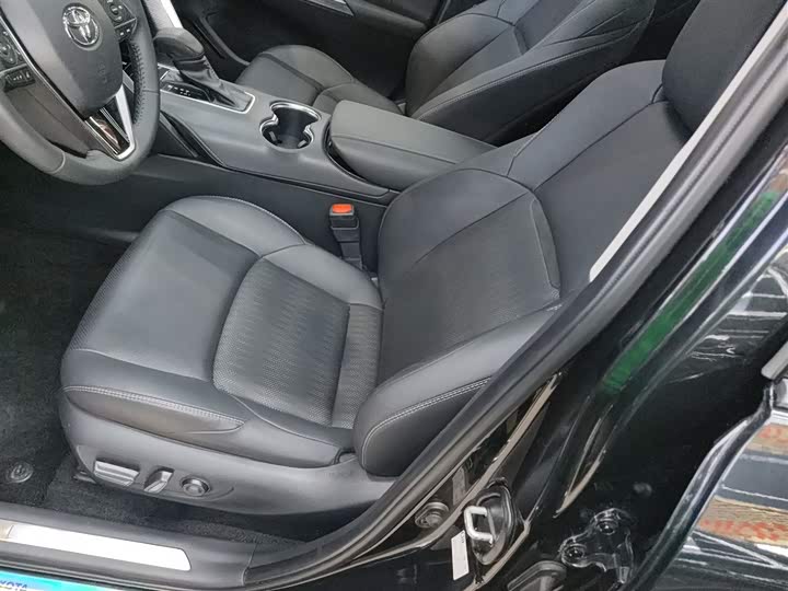 Toyota Venza 2023 2023款 2.5L智能电混双擎 两驱尊贵版