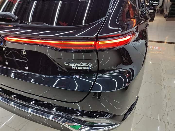 Toyota Venza 2023 2023款 2.5L智能电混双擎 两驱尊贵版