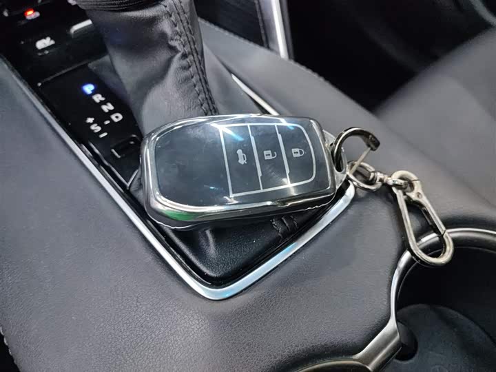 Toyota Venza 2023 2023款 2.5L智能电混双擎 两驱尊贵版