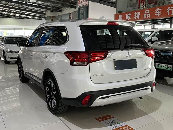 Mitsubishi Outlander 2021 2021款 2.4L 四驱致享版 5座